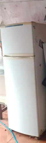 Vendo geladeira conservada !