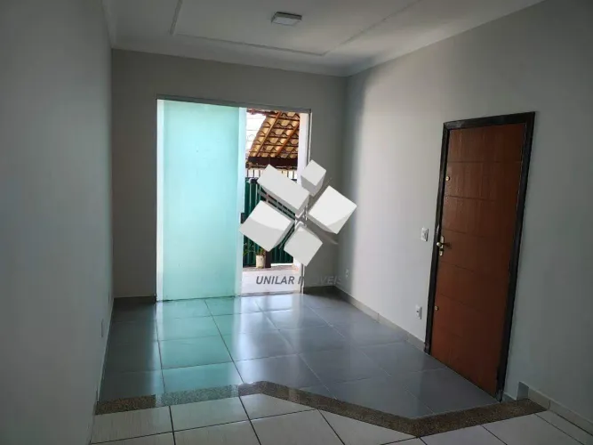 Casa com 03 quartos no melhor ponto do bairro Santo Mônica