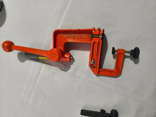Máquina de bottons 2 em 1 + 3 matrizes 25, 35 e 55mm acompanha muitos insumos