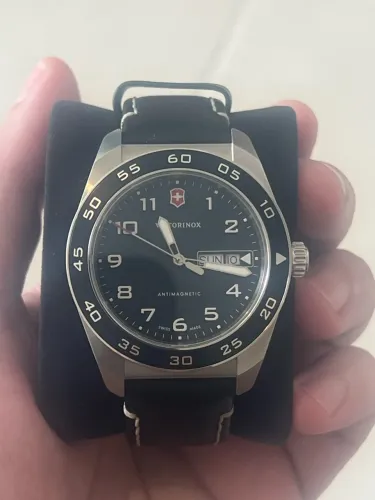 Relógio Victorinox Swiss Army Masculino Couro Preto 242041
