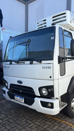 Ford cargo 1119 com baú frigorífico