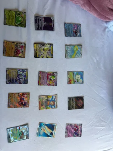 15 cartas de Pokémons lendárias 