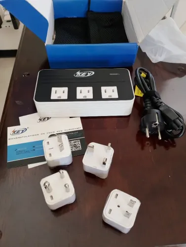 Adaptador e conversor de energia para viagens internacionais