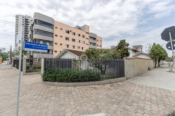 Terreno de esquina rua Prudente de Moraes