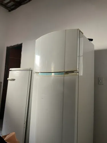 Duas geladeiras para serem reaproveitadas