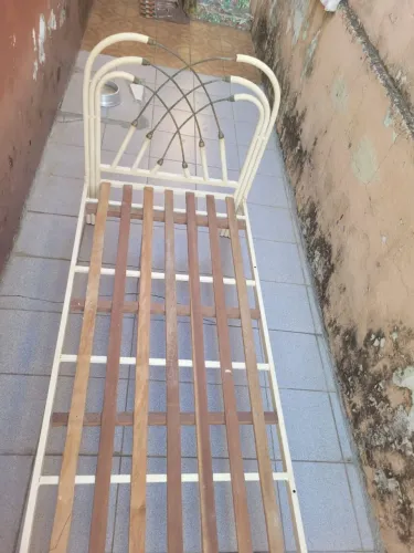 Cama solteiro em ferro + colchão grátis