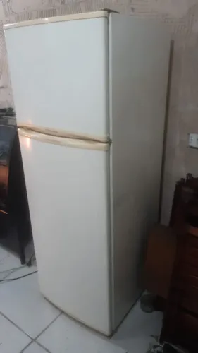 Geladeira dúplex 110v Funcionando perfeitamente ligado no local a retirar