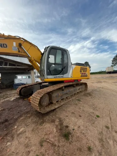 Escavadeira Hidráulica E215 New Holland impecável !