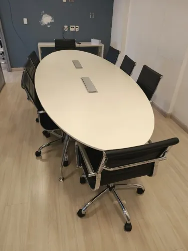 Mesa de Reunião Para Escritório com Caixa De Tomadas 8 a 10 Lugares