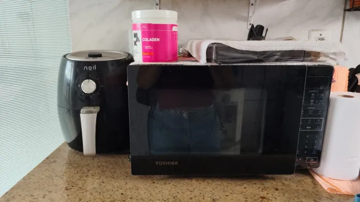 Airfryer 2,4 litros + microondas 27 litros