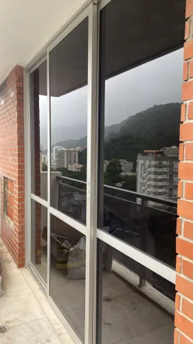Serralheiro de Alumínio ( com noção em instalação, montagem de alumínio)