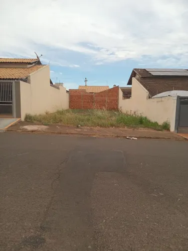 Vende se terreno no bairro universitário ótima localização ler o anúncio