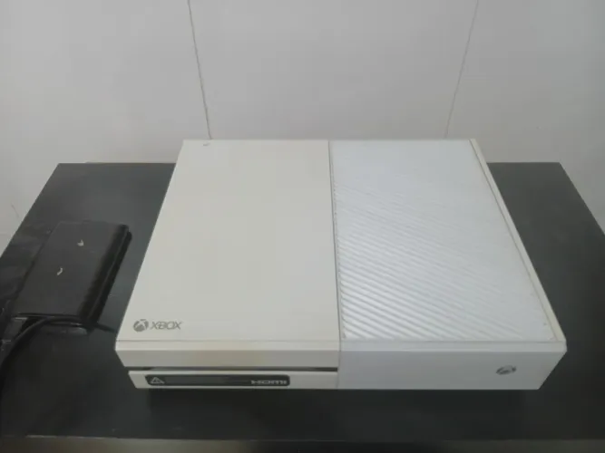 Xbox one em perfeito estado e HD com vários Jogos