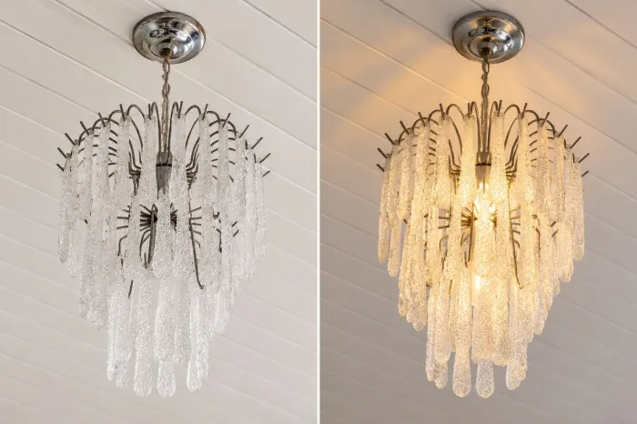 Lustre Decorativo com Pingentes de Plástico Transparente
