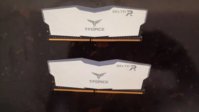 Memória RAM T-Force Delta R ddr4 3000mhz