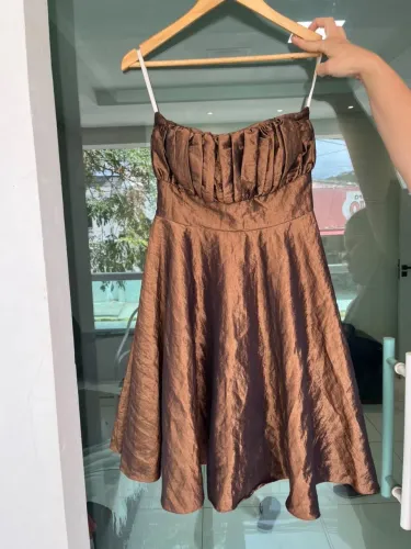 Vestido de festa, na cor marrom, tomara que caia Tamanho M