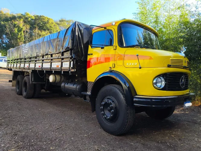 Caminhão Mercedes 1313 Graneleiro