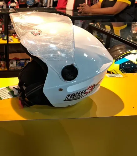 Vendo 1 Capacete tamanho 60 cor branca valor $ 90