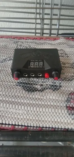 Vendo fonte de tatuagem + cabo e pedal 360$