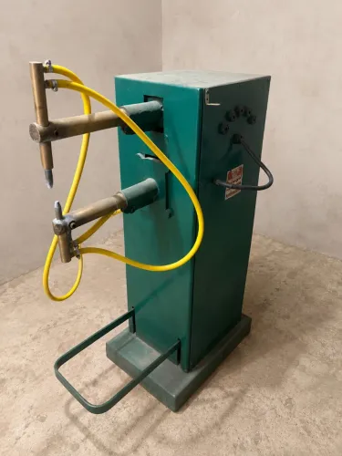 Máquina de solda ponto 15KVA REFRIGERADA 