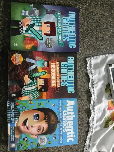 Authentic games livros - a batalha da torre, contra herobrine e vivendo uma vida autentica