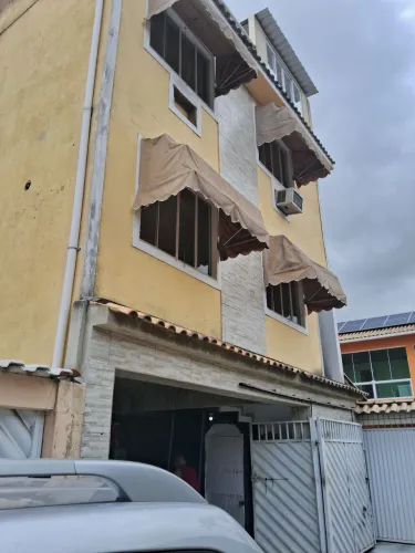 Alugo excelente triplex em frente ao parque de Realengo
