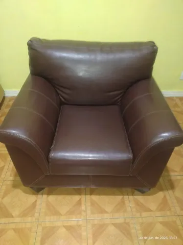 poltrona em couro legitimo linda em perfeito estado