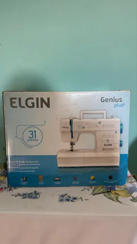Máquina de costura Elgin