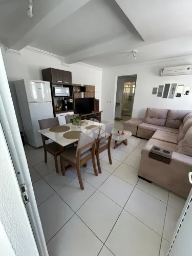 Viva com Praticidade e Conforto: Apartamento Mobiliado a Poucos Passos da Praia nos Ingles