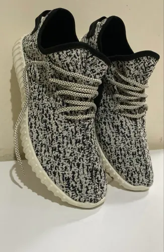 LINDO TÊNIS YEEZY CAMINHADA CINZA MENS N43 (NOVO)
