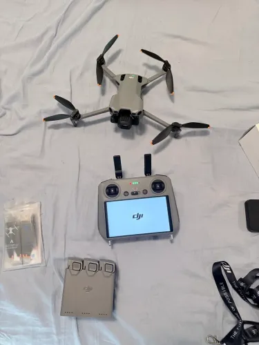 Drone DJI mini 5 pro fly more combo + plus baterry e hélice p/ voo interno