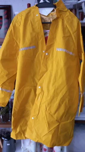 Capa de chuva - lona - amarela
