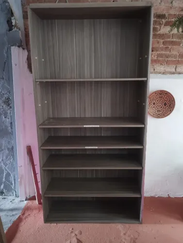 Estante de MDf com 5 prateleiras removíveis -