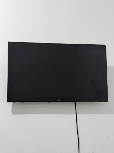 TV HQ 32? com 15 dias de uso para retirada de peças