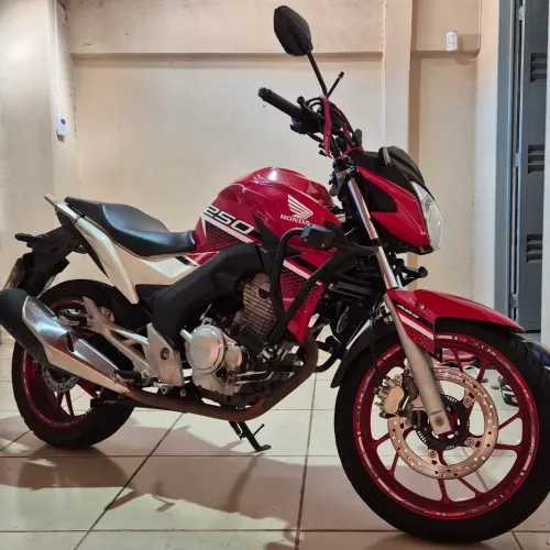 Vendo CB 250 Twister 2022