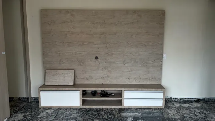Painel para TV 2,60m com Rack - Excelente Estado