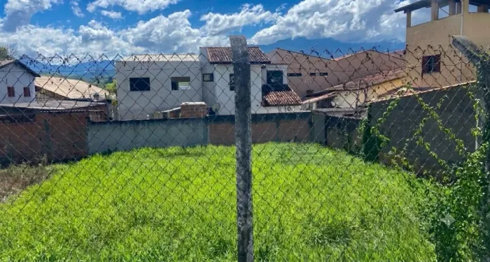 Terreno de 300m2 Excelente localização
