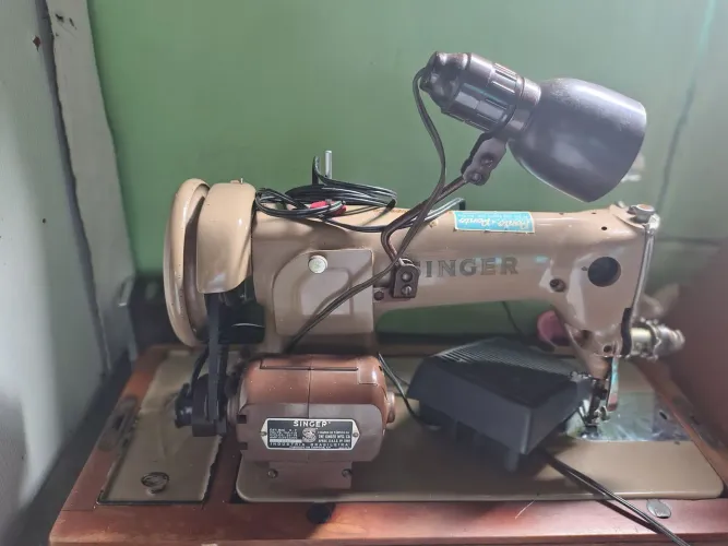 Máquina de Costura Singer 15C - Funcionando