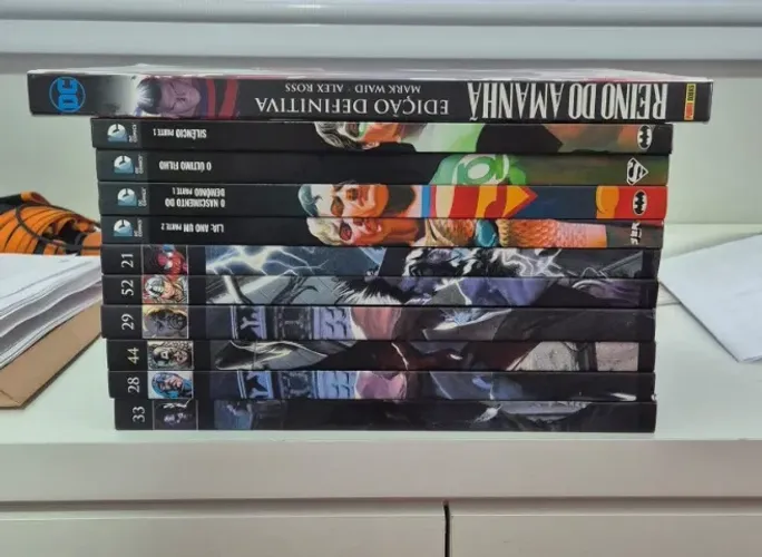 HQs Marvel e DC + Reino do Amanhã Capa Dura (Lote)