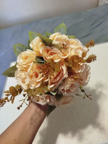 Buquês flores artificiais 50,00 cada