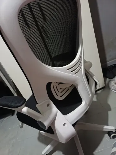 Cadeira ergonômica branca