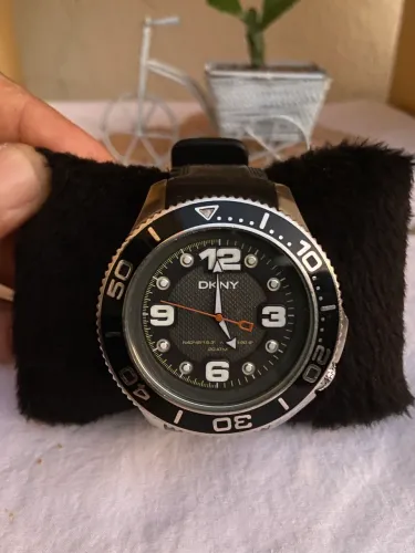 Relógio DKNY NY1364 (estilo Diver com pulseira de borracha e caixa de aço)