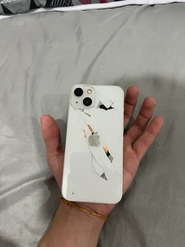 iPhone 13 danificado