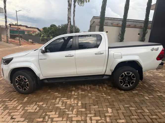 Toyota Hilux CD SRX Plus 4X4 2.8 TDI Die. Aut. 2024