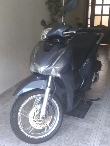 Honda sh 150i cinza