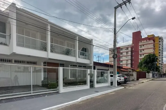 Casa comercial, Bairro Campinas, São José-SC, de 265m².