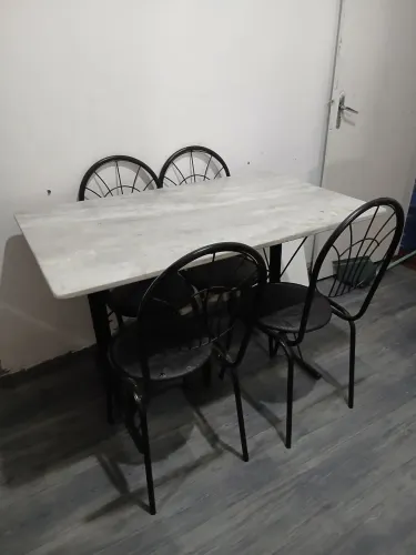 Mesa 4 cadeiras tampo mármore branco