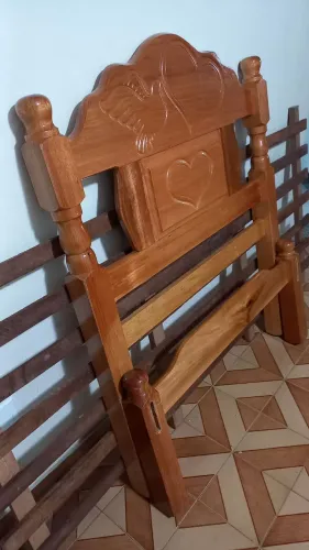 Cama de Solterio ( madeira)