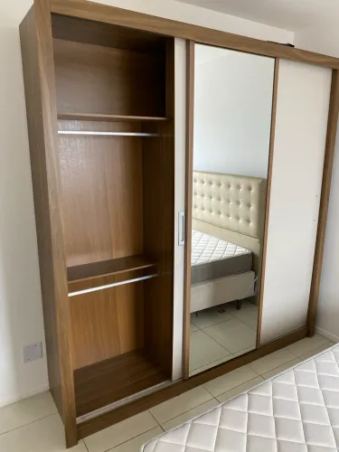 Roupeiro 3 portas com espelho Seminovo