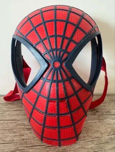 Máscara do homem aranha emite som 90.00